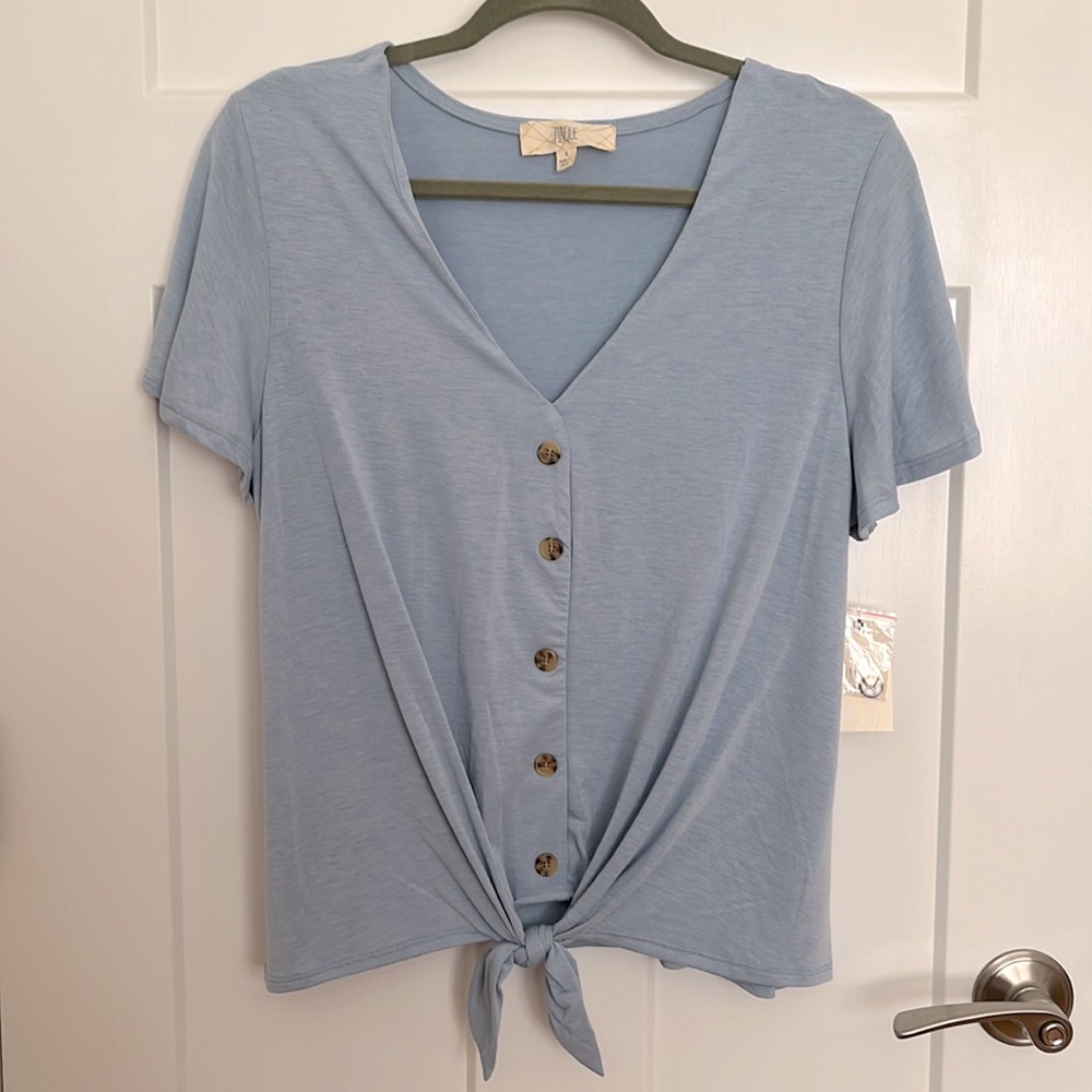 Pinque Light Blue Large Women’s front tie blouse. Never worn brand new!!